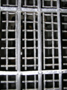 Doble reja del coro bajo del convento de Santa María en Cádiz